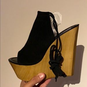 Steve Madden black suede wedges